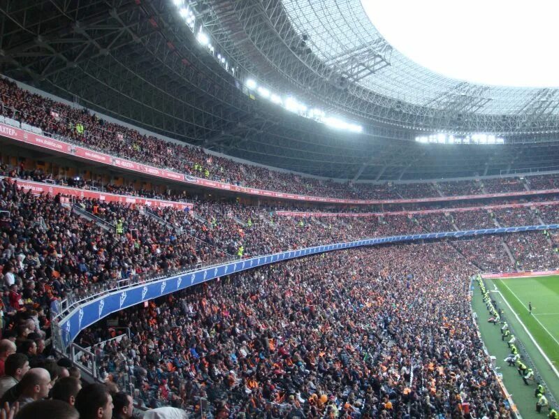 Какая вместимость стадиона. Донбасс Арена вместимость. Донбасс Арена вместимость стадиона. Донбасс Арена ЛЧ. Донбасс Арена полный стадион людей.