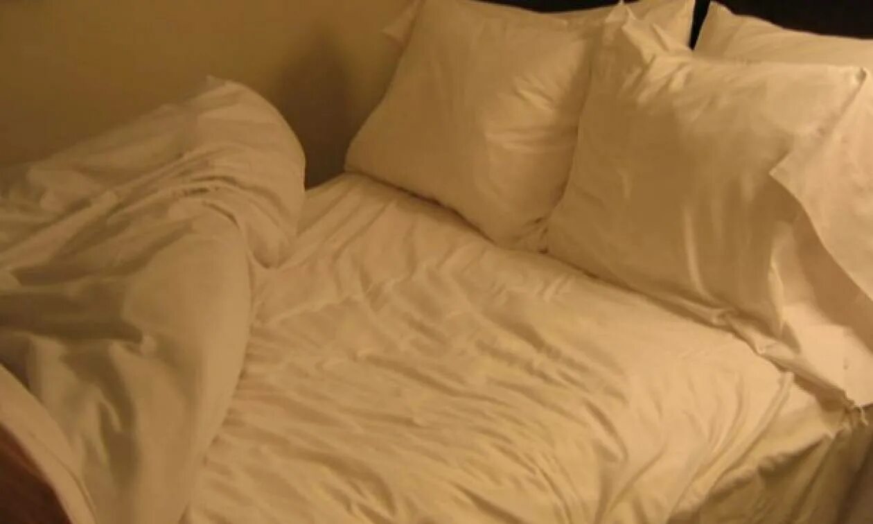 Незаправленная кровать. Still in bed. Комплект постельного белья good sleep. Смятая постель. Ханна бронфман кто такая.