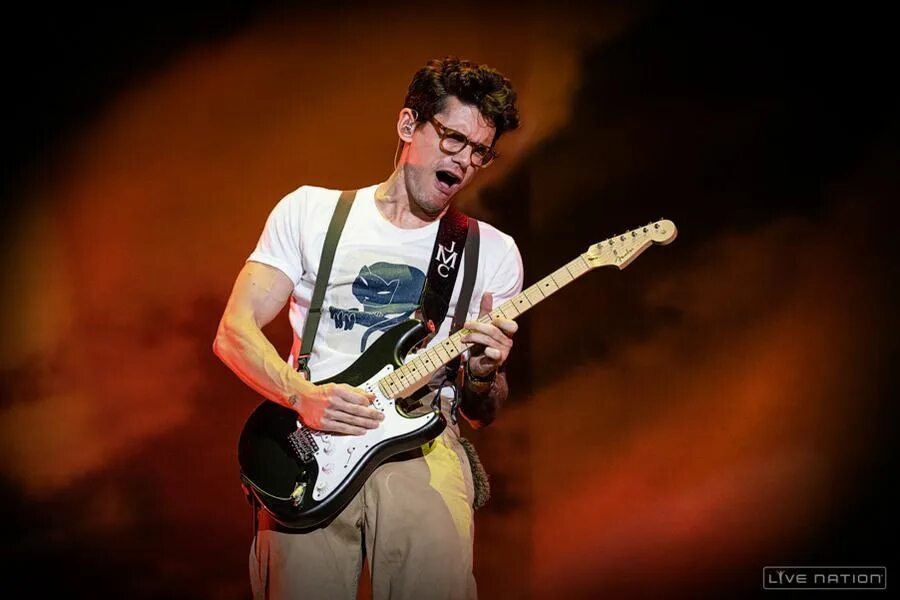 Джон ньюман love me again. Jonathan meyer play guitar. John west musician. Джон песня. Джон мэйер в 2010 году.