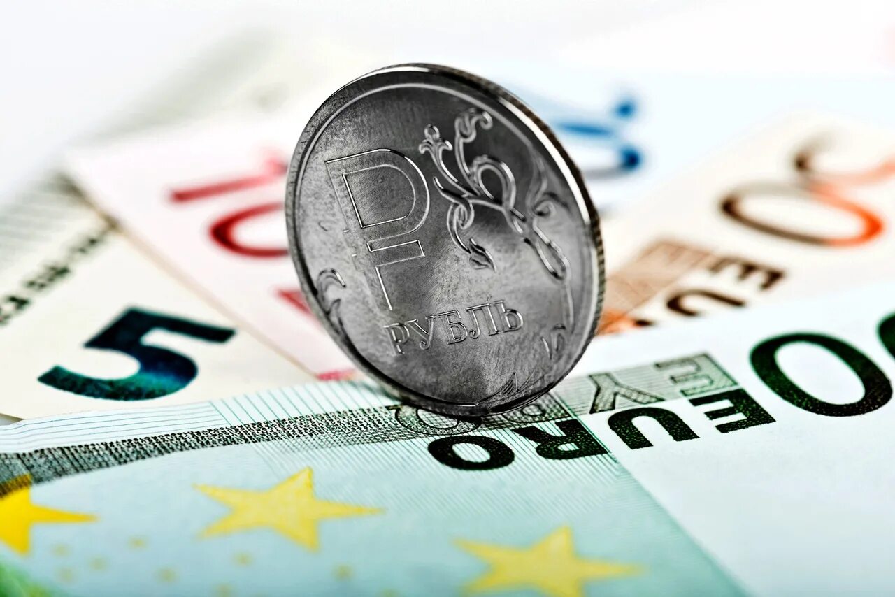 Доллар рубль т. Евро валюта. Рубль. Доллар евро рубль. Евро в рубли.