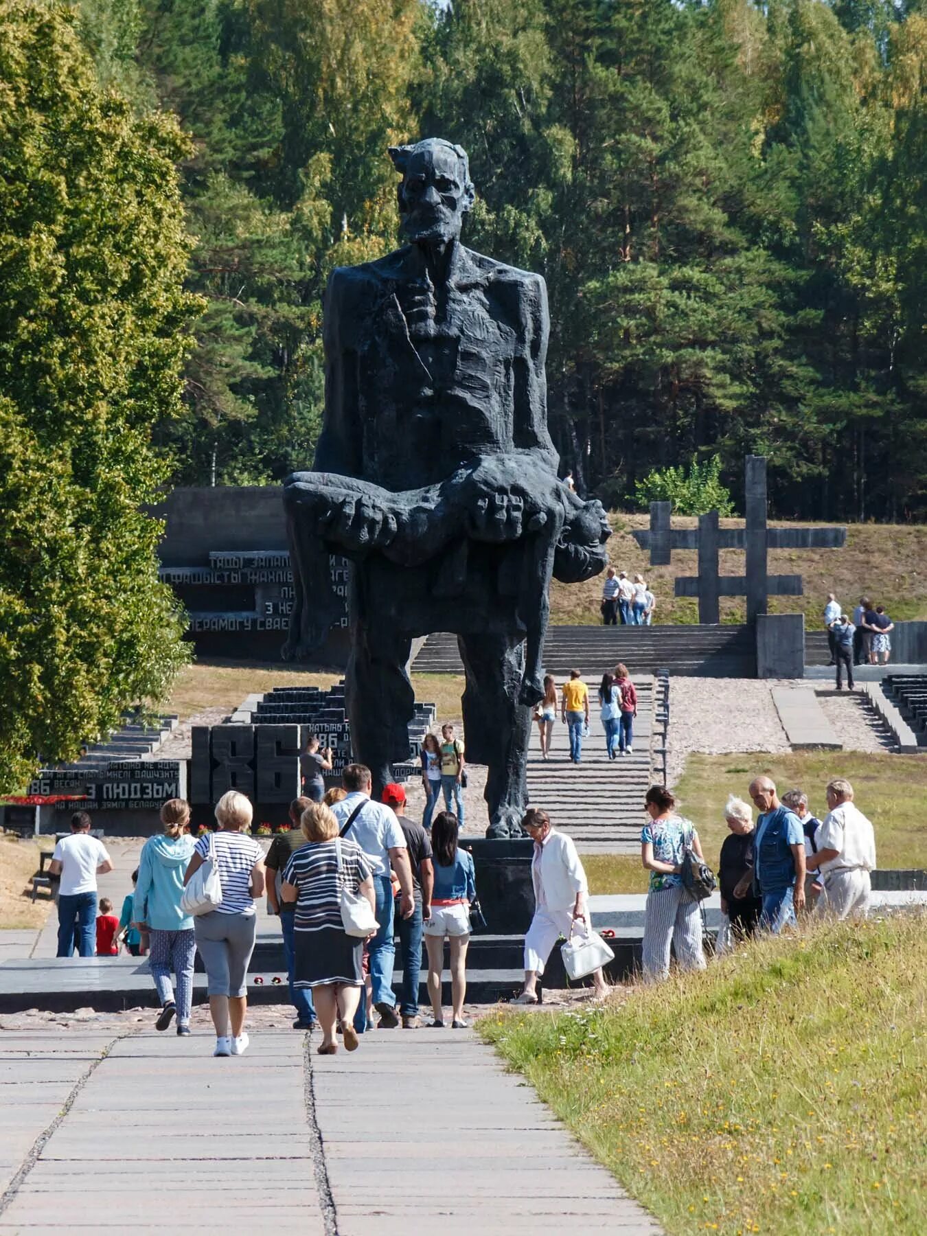 Хатынь мемориальный комплекс. Мемориальный комплекс Хатынь Беларусь. Мемориальный комплекс Хатынь Селиханов. «Непокорённый человек». Мемориальный комплекс Хатынь, Белоруссия. Будучи человеком памятным