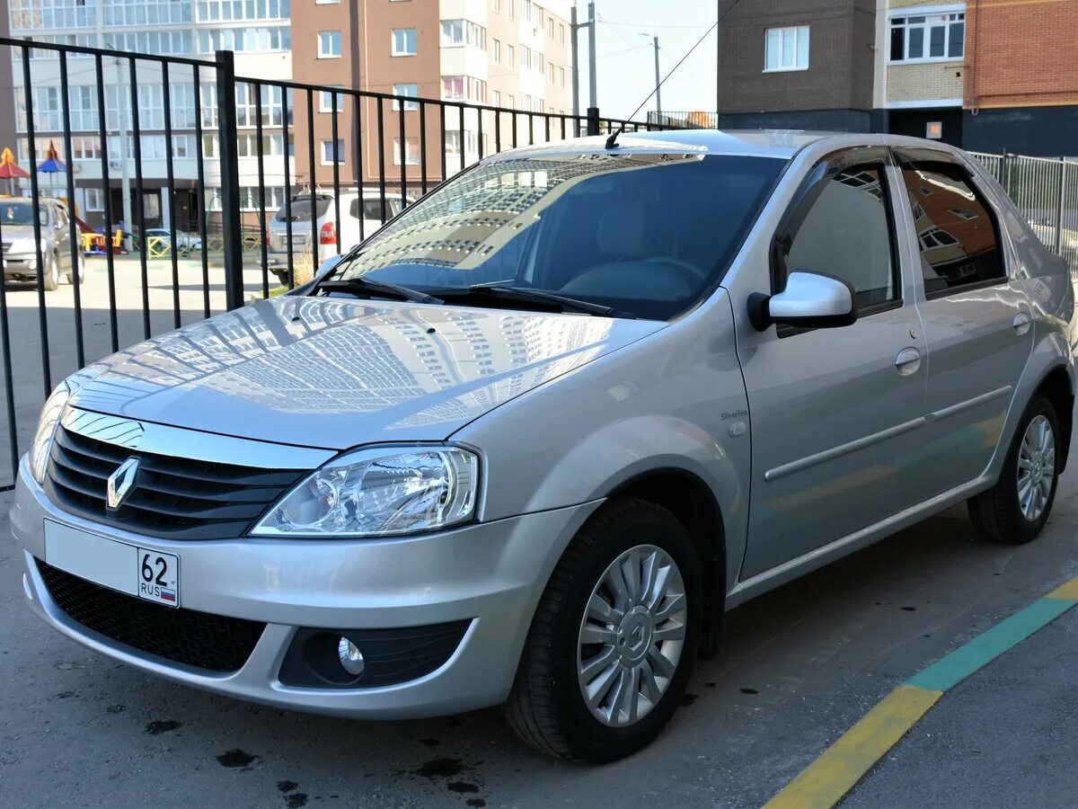 Купить логан оренбург. Renault Logan 2012. Рено Логан 2012. Renault Logan i 2012. Логан машина 2012.