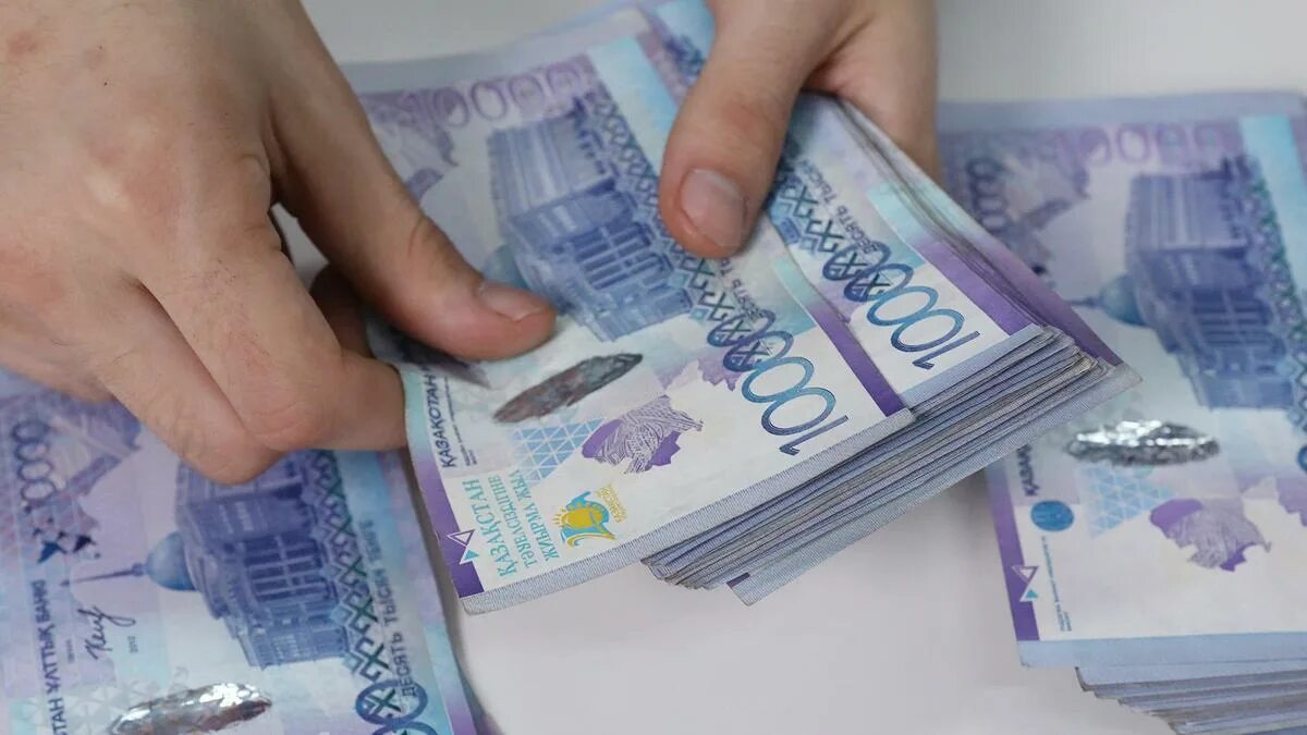 Миллион тенге. Деньги тенге. Деньги тенге. Тенге. 100 тыс тг.