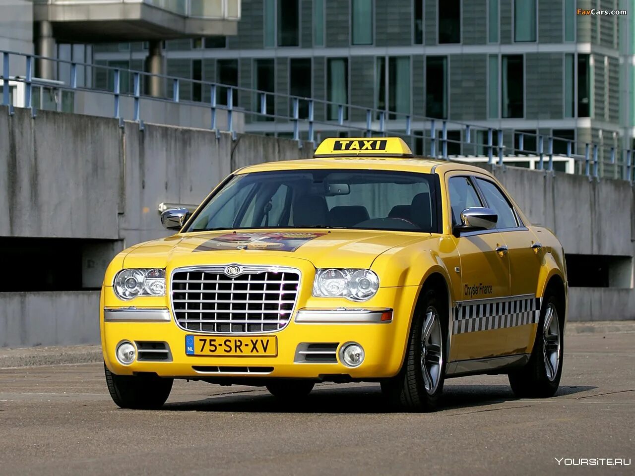 Фото такси машин. Chrysler 300c Taxi. Крайслер КЭБ. Машина "такси". Такса в машине.