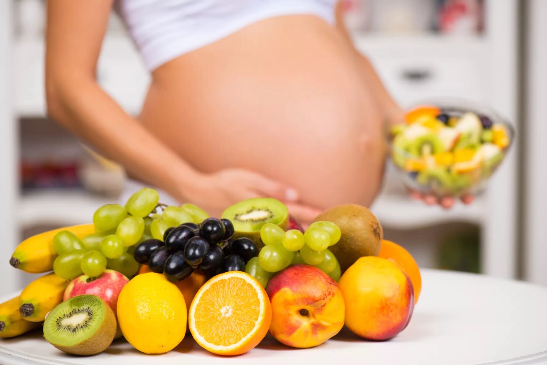 Можно ли беременным принимать витамины. Здоровое питание беременной. Беременность и еда.