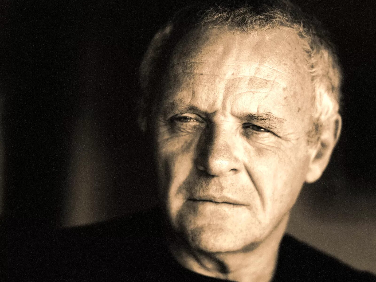 энтони хопкинс фильмография. энтони хопкинс фото. на грани фильм 1997. энтони хопкинс. энтони хопкинс фильмография.