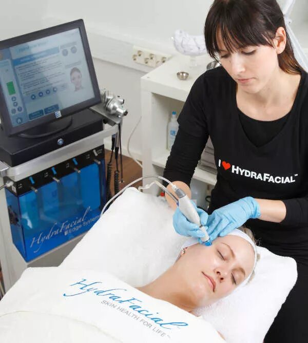 Гидропилинг hydrafacial. Hydrafacial процедура. Гидропилинг лица. Гидропилинг hydra facial в клинике подружки. Аппаратная косметология гидропилинг.