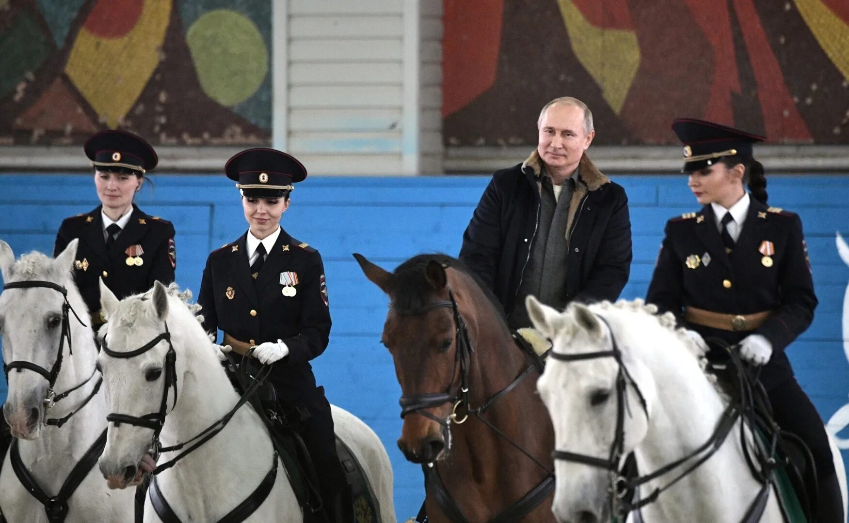 Федерация коне. Оперативный полк полиции.