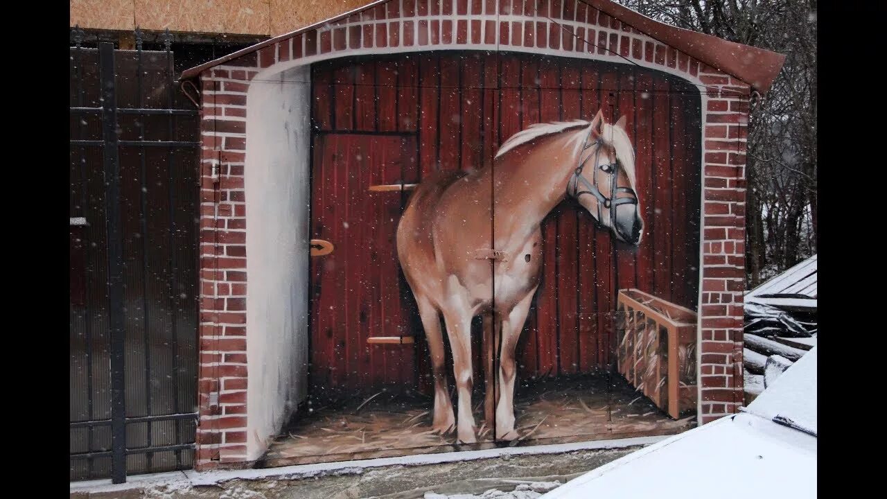 Ворота с изображением лошадей. Аэрография на воротах гаража. Ворота в конюшню. Конем ворот. Кованые ворота с лошадьми.