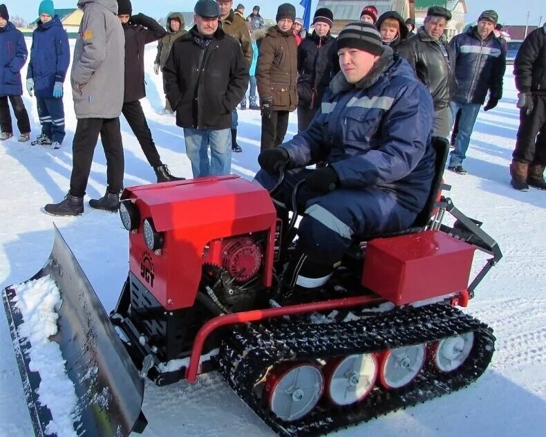 Трактора мини город. Гусеничный минитрактор Форза. Минитрактор гусеничный ум-400. Гусеничный минитрактор Робинзон. Гусеничный минитрактор зетор2023.