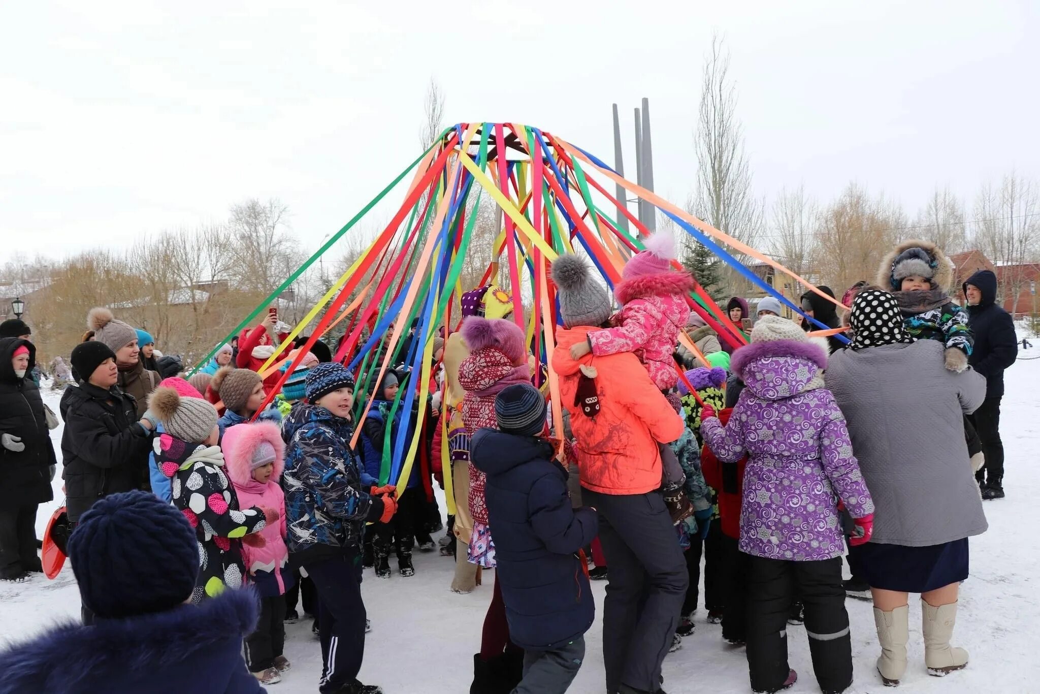 Масленица в одинцовском районе. Проводы зимы. Праздник проводы зимы. Народные гуляния на Масленицу. Праздник в городе Масленица.