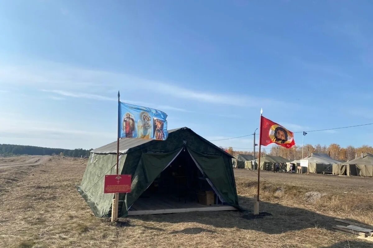 Республика 14 октября. Палаточный лагерь. Палаточный лагерь Омская область. Палаточный лагерь Омск для мобилизованных. Современный военный палаточный лагерь.