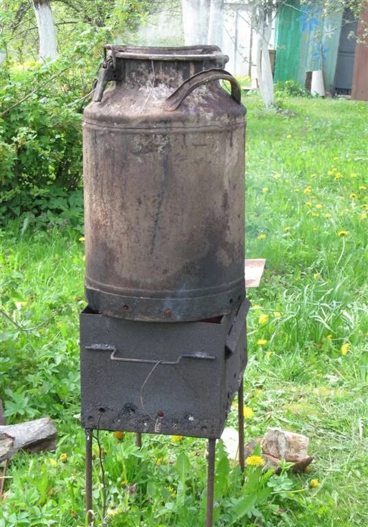 Дымогенератор из бидона 40л. Коптильня из молочного бидона. Коптильня из железной фляги. Коптильня из бидона для молока. Коптильня горячего копчения из бидона.
