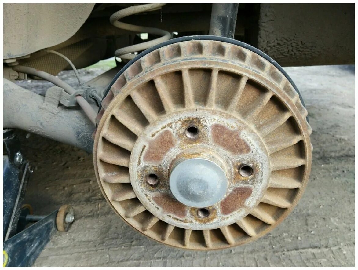 Задние барабаны альмера g15. Барабан тормозной задний ниссан альмера g15. nissan almera g15 задний барабан. тормозной барабан ниссан альмера g15. альмера g15 задние барабаны.
