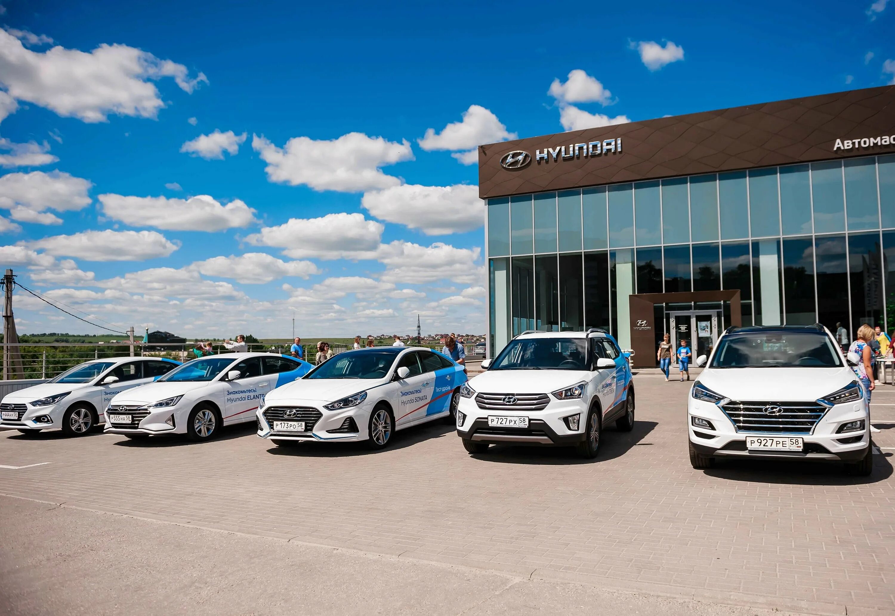 Автосалоны в пензе новые. Автомастер Хендай Пенза Ульяновская. Автосалон Хендай. Дилерский центр Hyundai. Корейские автосалоны авто.