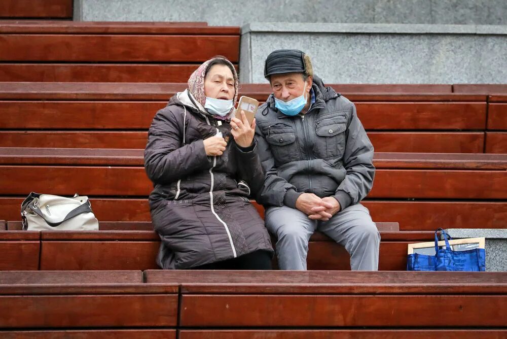Пожилые женщины из москвы. Когда отменяют для пенсионеров. Когда отменяют для пенсионеров. Когда отменяют для пенсионеров. Льготный проезд для пенсионеров.