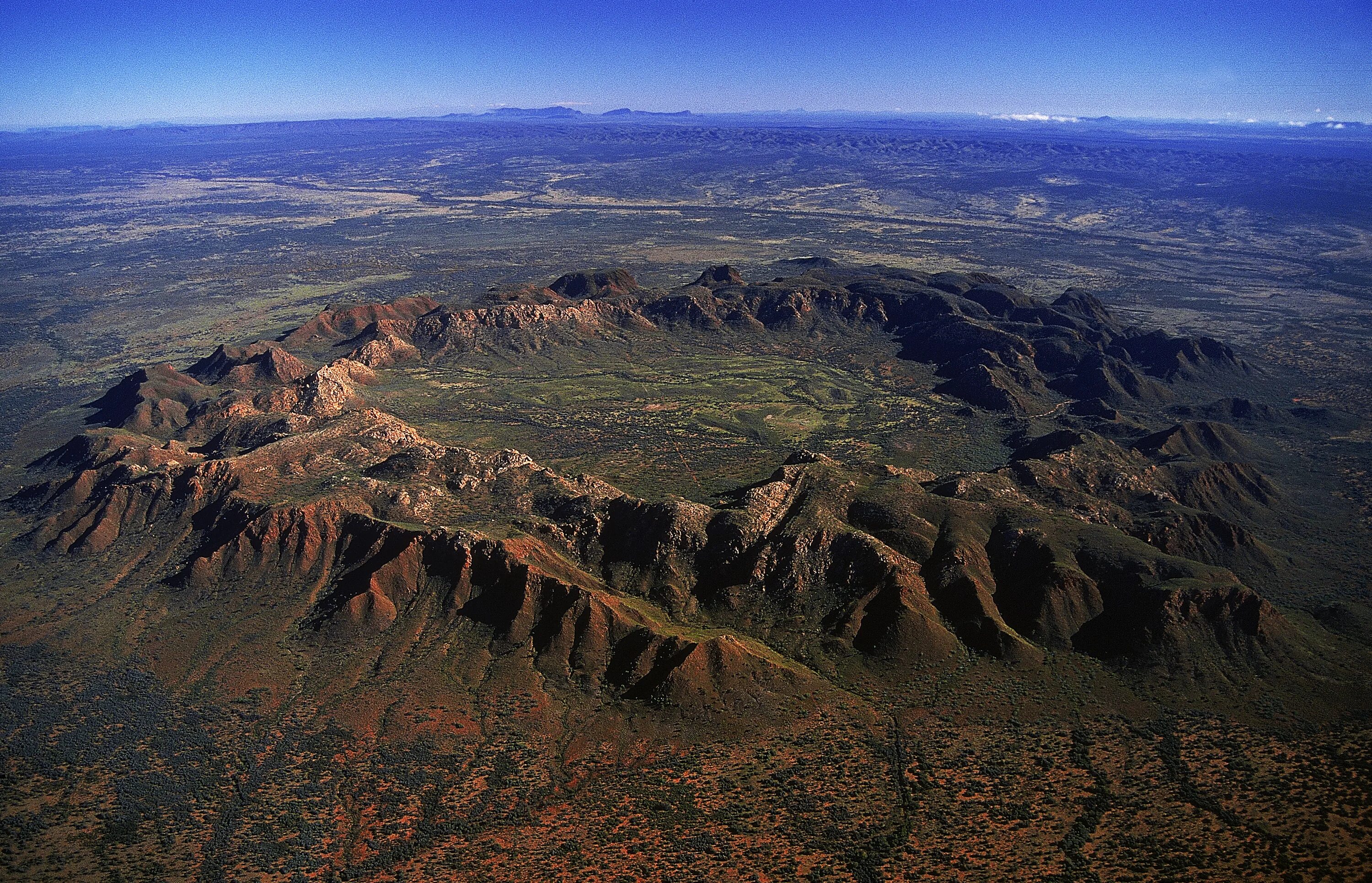 Фотография самой большой планеты. Госсес Блафф кратер. Вредефорт метеорит кратер. Африка кратер Вредефорт. Кратер Вредефорт ЮАР.