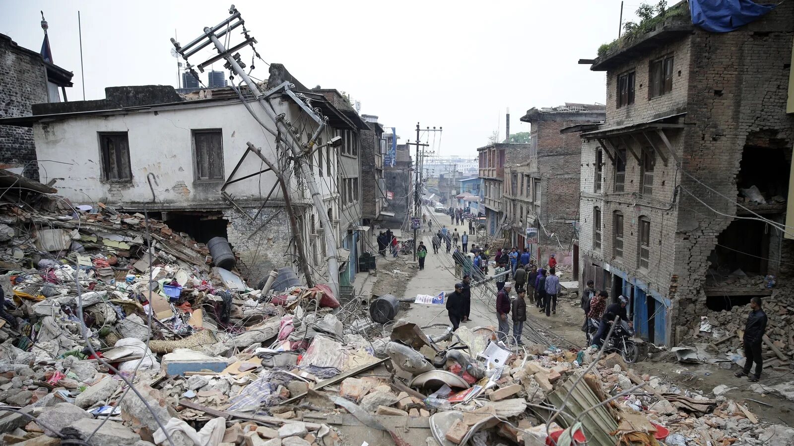 Землетрясение в гори. Землетрясение в Непале 2015. Непал, 25 апреля 2015 года: 8000 погибших. Непал 2015 землетрясение 25 апреля. Катманду землетрясение.