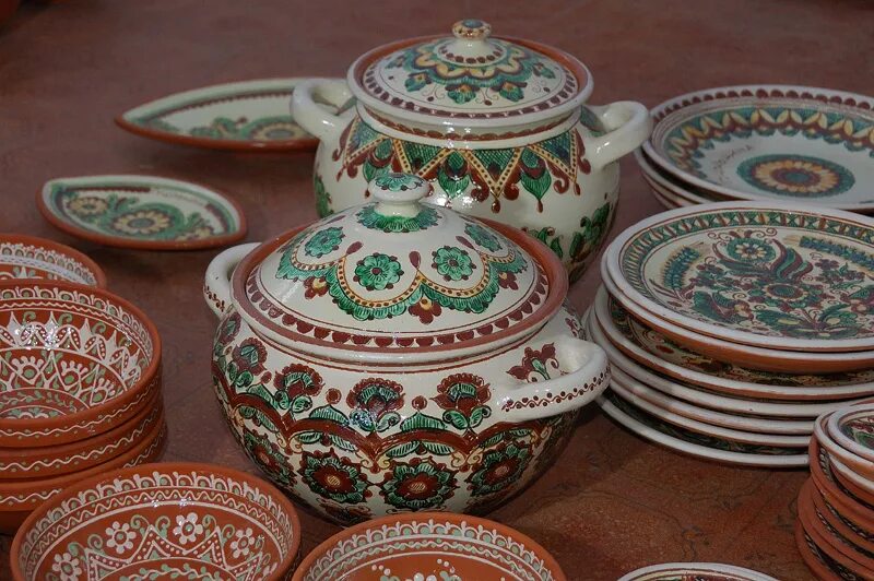 Керамика из чего. Ивенецкая белорусская керамика. керамическая посуда. глиняная посуда. глиняная посуда в русском стиле.