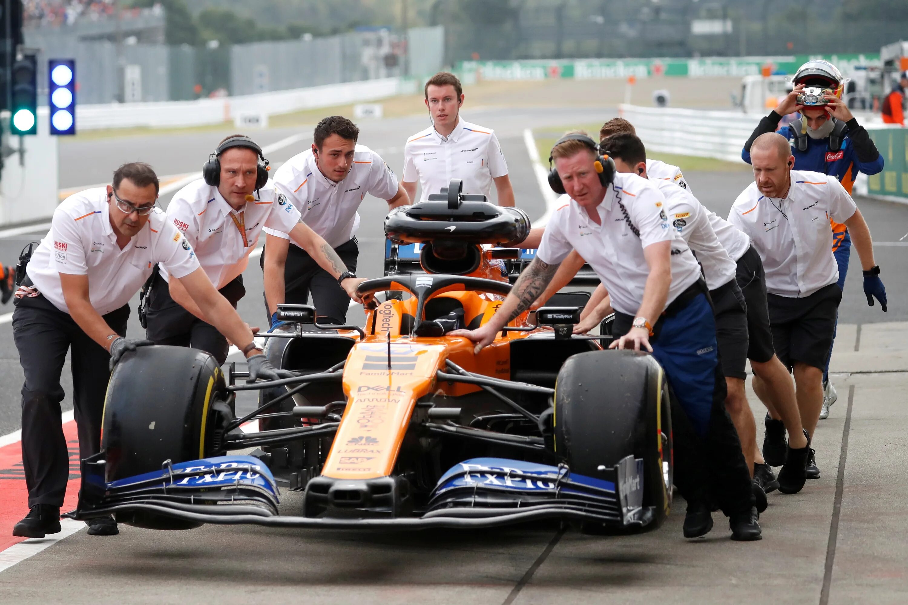 MCLAREN Formula 1. MCLAREN Formula 1 Team. Макларен ф1 команда. Макларен f1 команда.