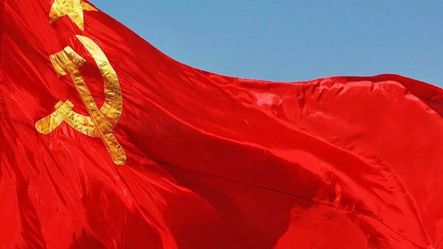 Развевающийся красный флаг. Красный флажок. Развевающийся красный флаг. Флаг красный. Развивающееся красное полотнище.