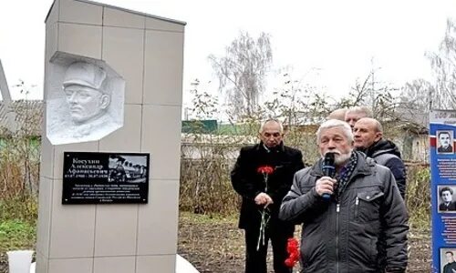 Погода рыбинские буды курской области. Рыбинские буды Обоянский район Курская область. Памятник в Курске Косухину. Курская область Обоянский район Слобода Рыбинские буды.