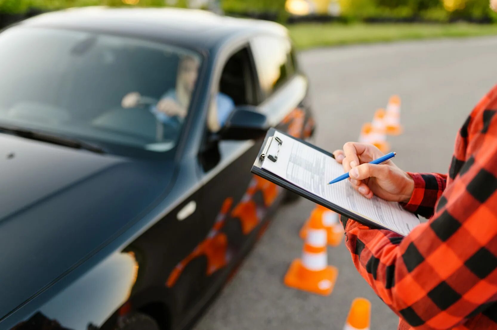 Learn to drive a car. Профессиональное вождение авто. Вождение в автошколе. Экзамен в автошколе. Урок в автошколе.