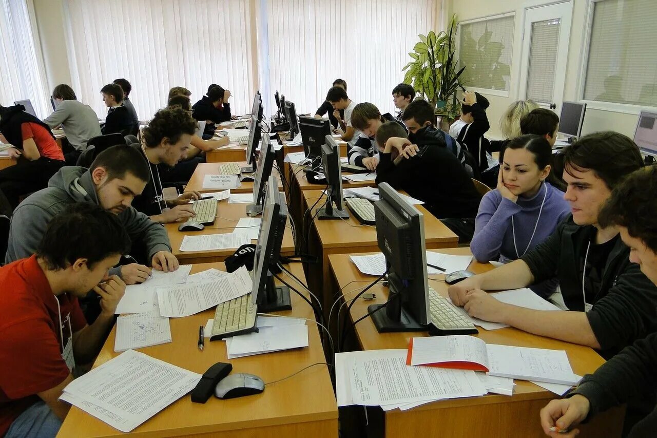 выпускной юургу. челгу челябинск аудитории. юургу челябинск ночью. студенты челябинска. студенты челябинска.