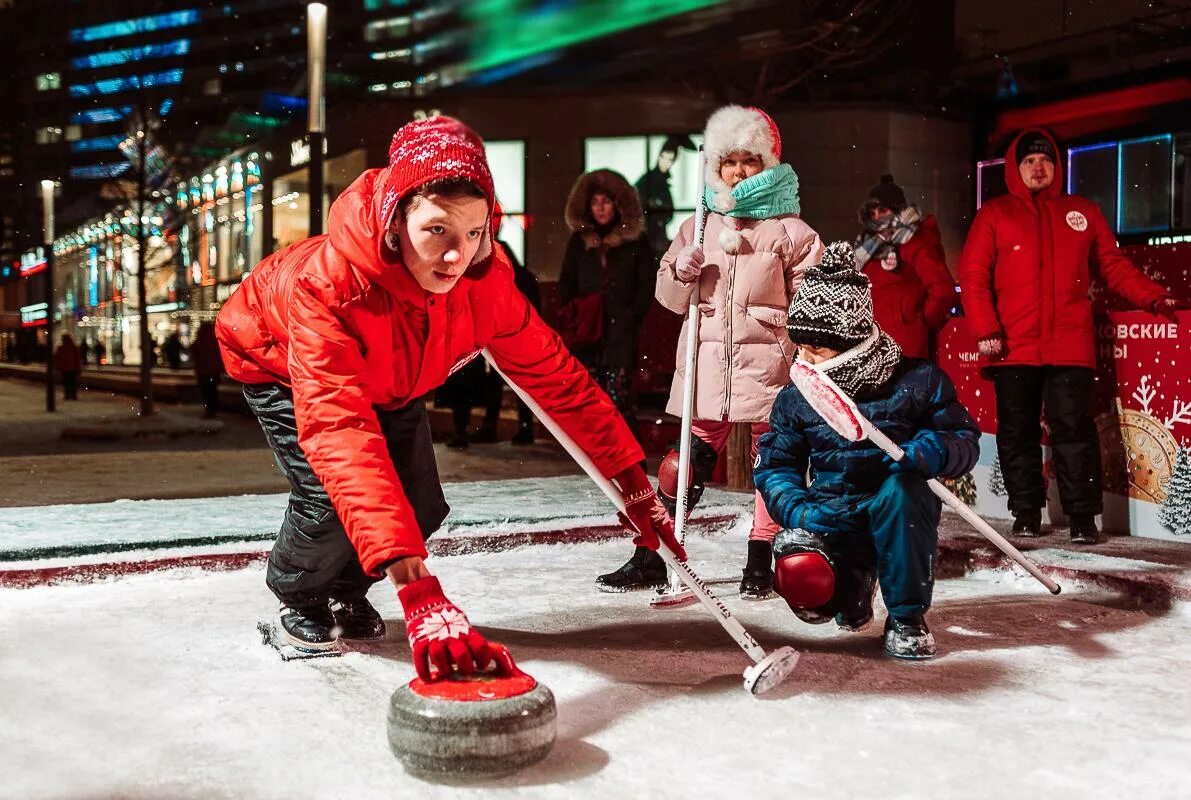 Рождественский керлинг. Путешествие в рождество керлинг. Путешествие в рождество на школьной улице. Рождественский керлинг. Фестиваль путешествие в рождество.