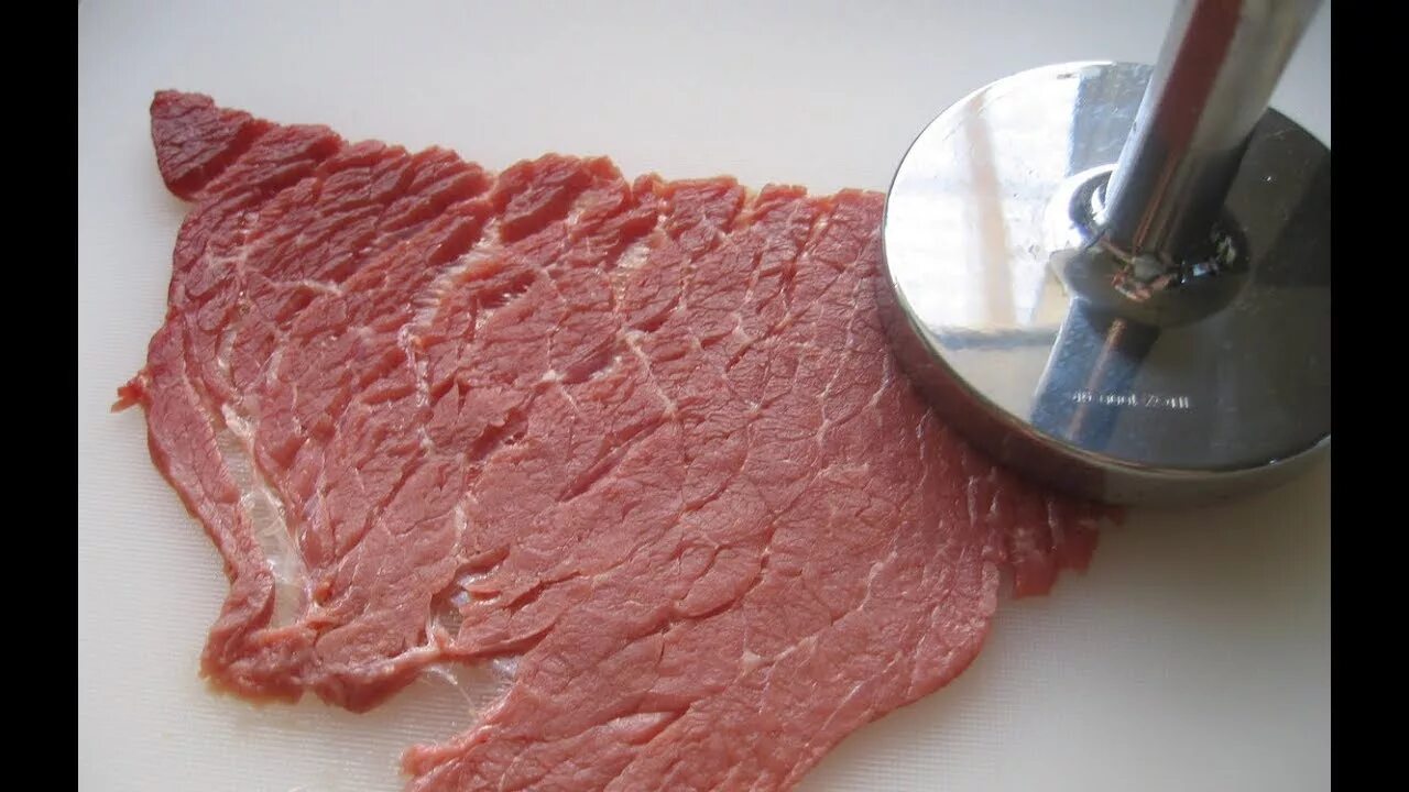 Самый вкусная вырезка говядины. Филе лангет антрекот. Отбивная говядина. Разрезать мясо для рулета. Как убирать жилки со свинины.