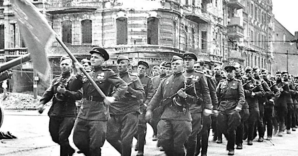 После победы второй. День Победы Берлин 1945. 8 Мая 1945 года. Парад героев Победы 1941. 9 Мая 1945 Германия.