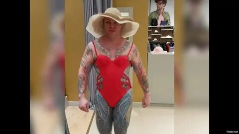 Накаченный накрашенный