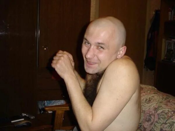 Актер лохов. Некрасивые лысые мужчины. Фотография лоха. Лысый гопник в очках. Фото мужчин лохов.