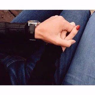 Если парень держит руку