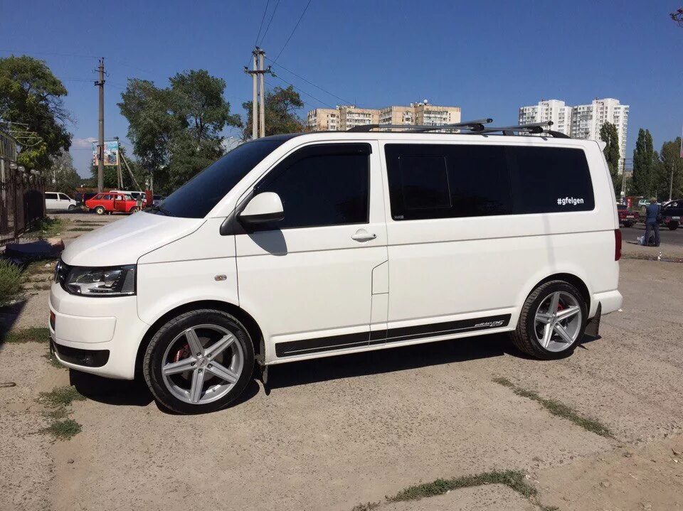 Диски транспортер т5. Фольксваген т5 на r19. Volkswagen t5 r18. Transporter t5 r19. Фольксваген Транспортер т5 на r18.