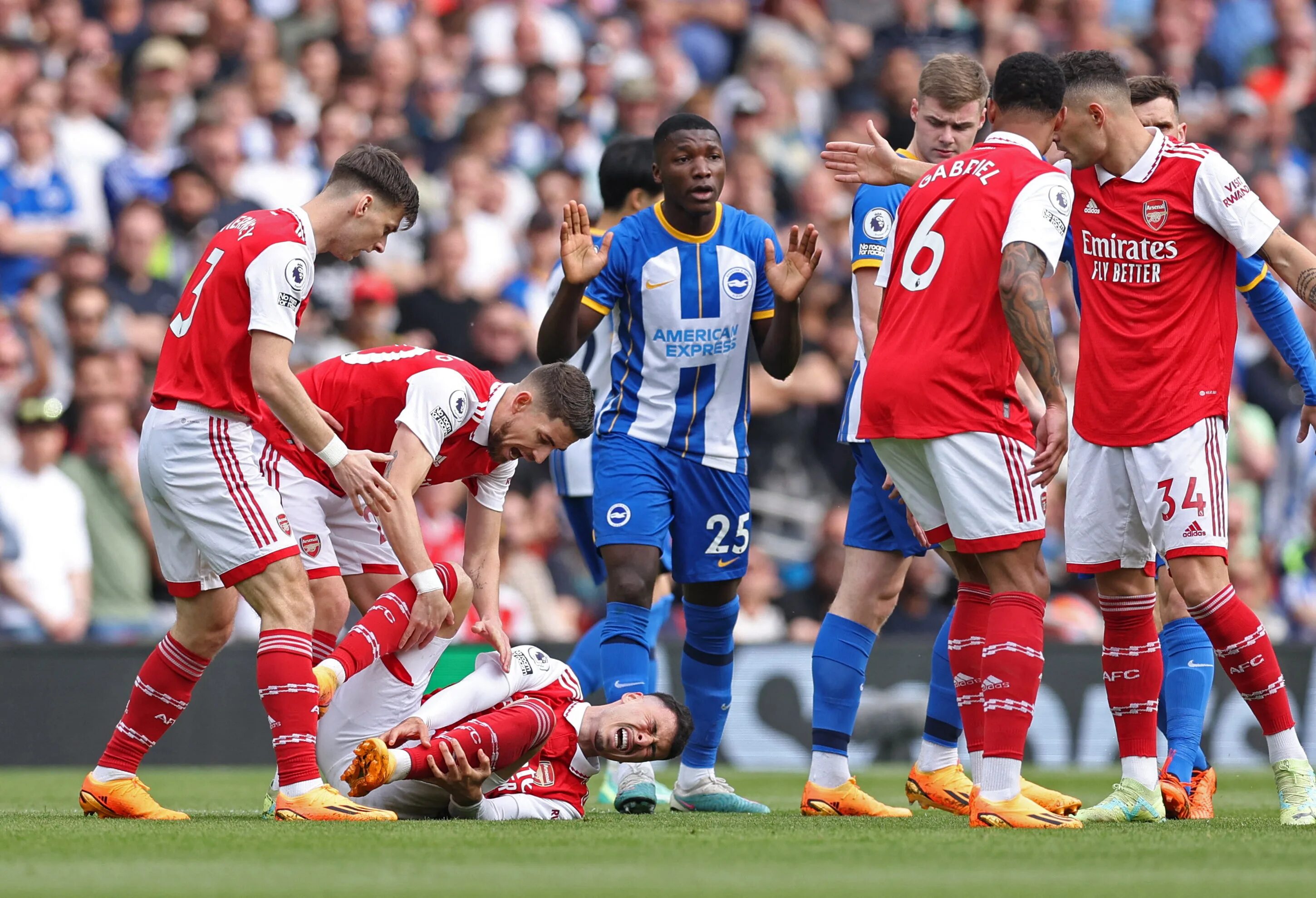 Брайтон энд хоув альбион арсенал. Арсенал Брайтон. Moises Caicedo Arsenal. Arsenal FC 2023. Everton vs man City.