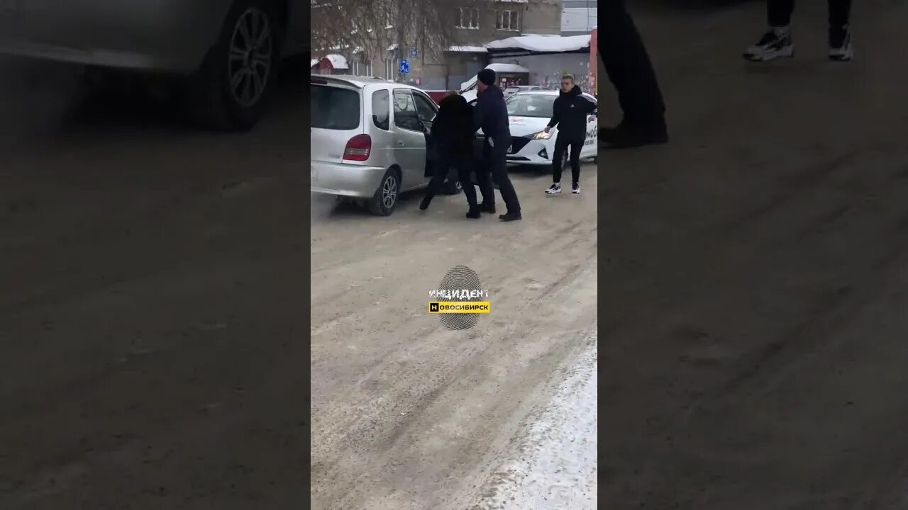 Видео нападения на чибиса. Женщину таксистку из Новосибирска. В Челябинске таксист избил. Нападение на таксистов в Екатеринбурге. Новосибирская таксистка, избитая подростками.