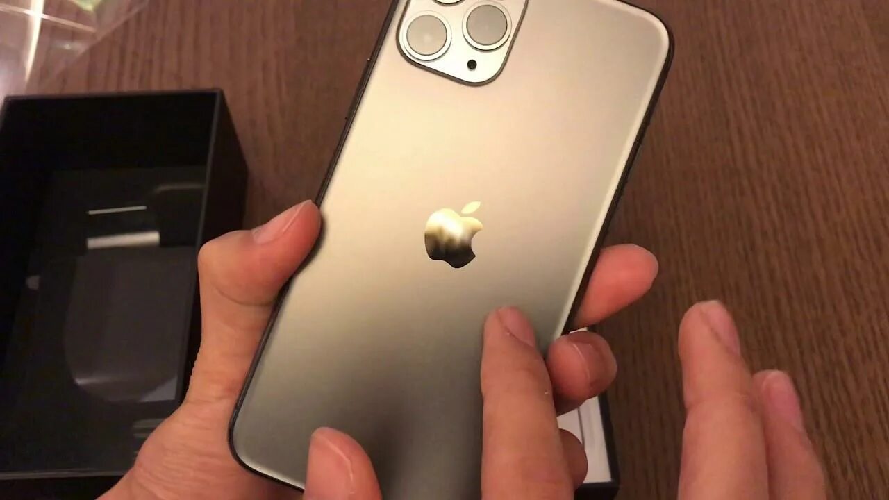 Фото айфона макс. Iphone 11 Pro Max Unboxing. Iphone 11 Pro распаковка. Распаковка айфон 12 Промакс. Айфон 11 Промакс распаковка.