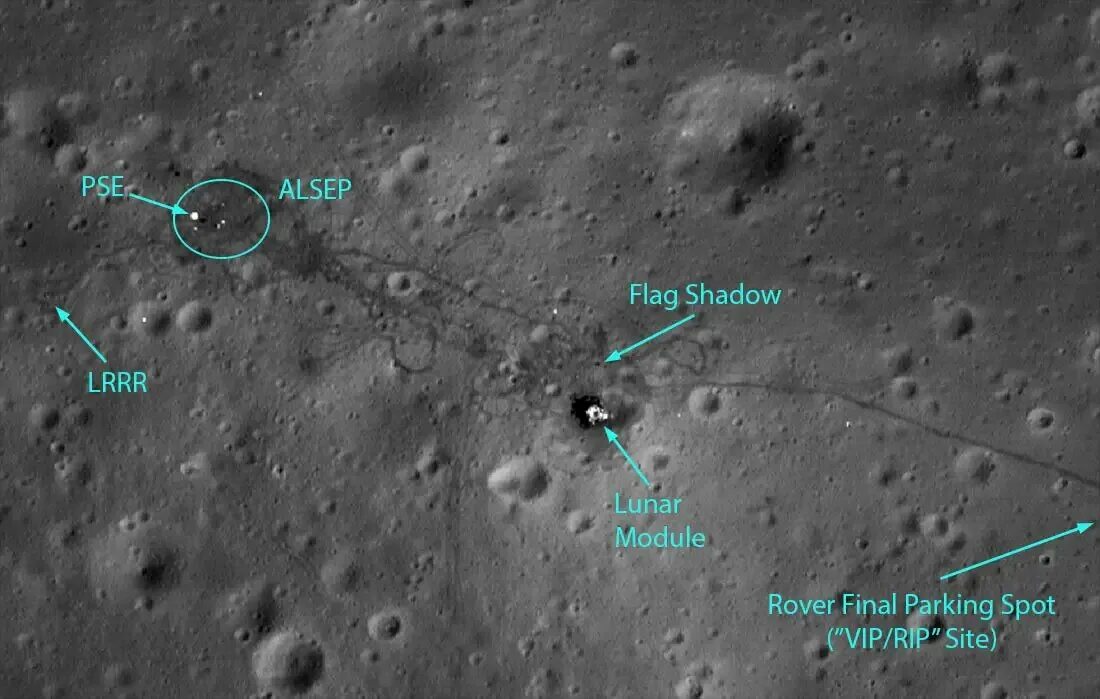 Можно ли на луне с помощью. Место высадки аполлона 11 на луне. место посадки аполлон 11 на луне в телескоп. место высадки аполлон 15. место прилунения аполлона 11 на карте луны.