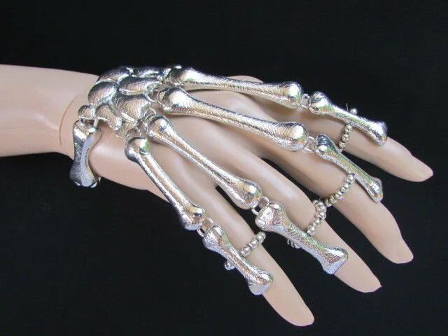 Metal hand. Слейв-браслет "скелет". Слейв-браслет серебро скелетон. Слейв скелет. Браслет слейв скелет серебряный.