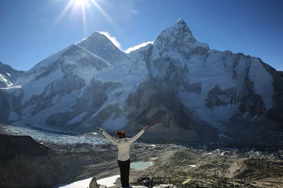 Higher mountains. Эверест бросает тень на небо. Почему можно сорваться с горы.