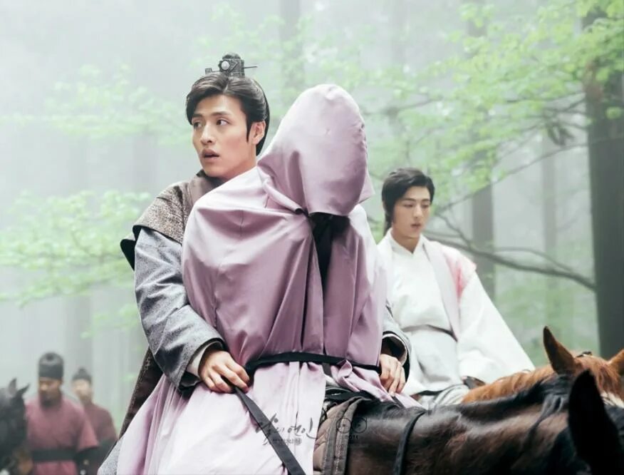 Алые сердца корё. Хван чжон алые сердца. Хэ су лунные влюбленные. Алые сердца корё ван со. Ли джун ки лунные влюбленные.