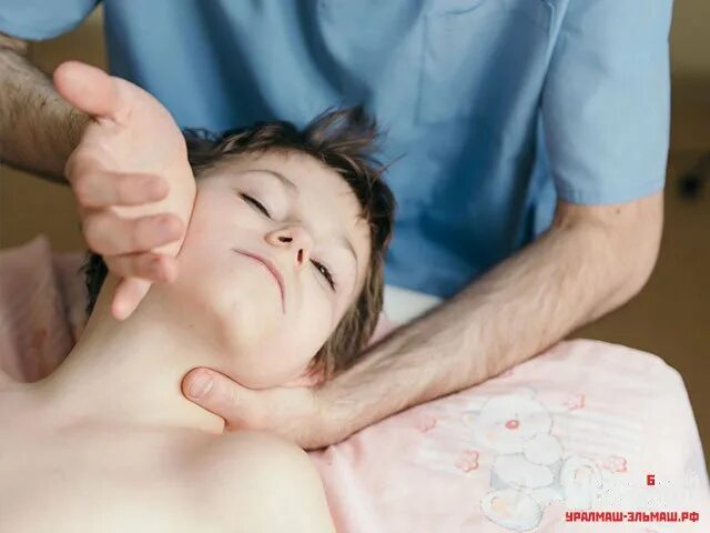 лечебный массаж для детей. шейно воротниковый массаж. детский массаж воротниковой зоны. детский массаж воротниковой зоны. массаж воро никовой зоны.