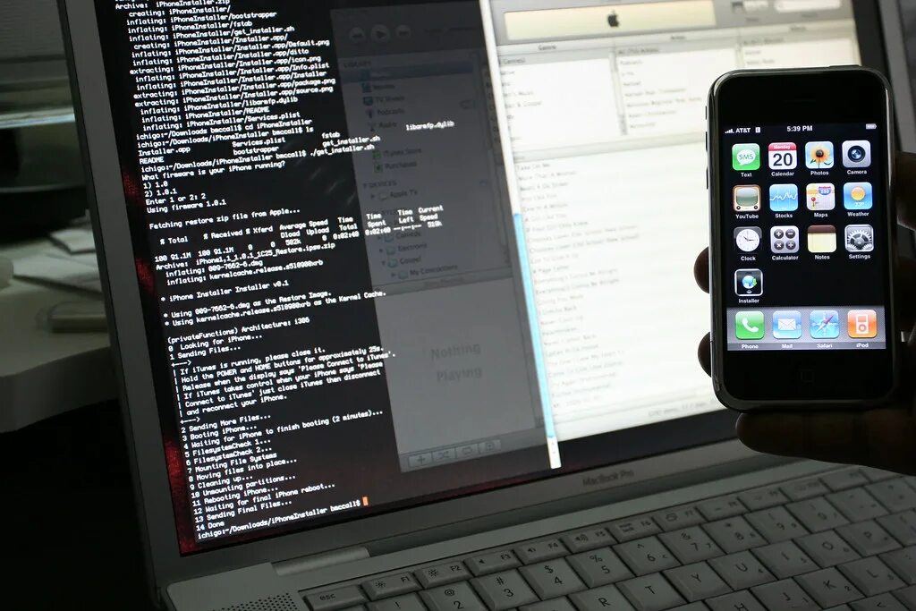 Хакерский смартфон. Хак айфона. Матрица айфон 11. Iphone хакер. Hack iphone.