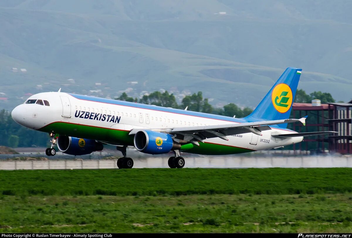 Уз аир. Airbus a320 Uzbekistan Airways. Airbus a320neo узбекские авиалинии. Airbus a321 Neo Uzbekistan Airways. Airbus a320-214 Узбекистан.