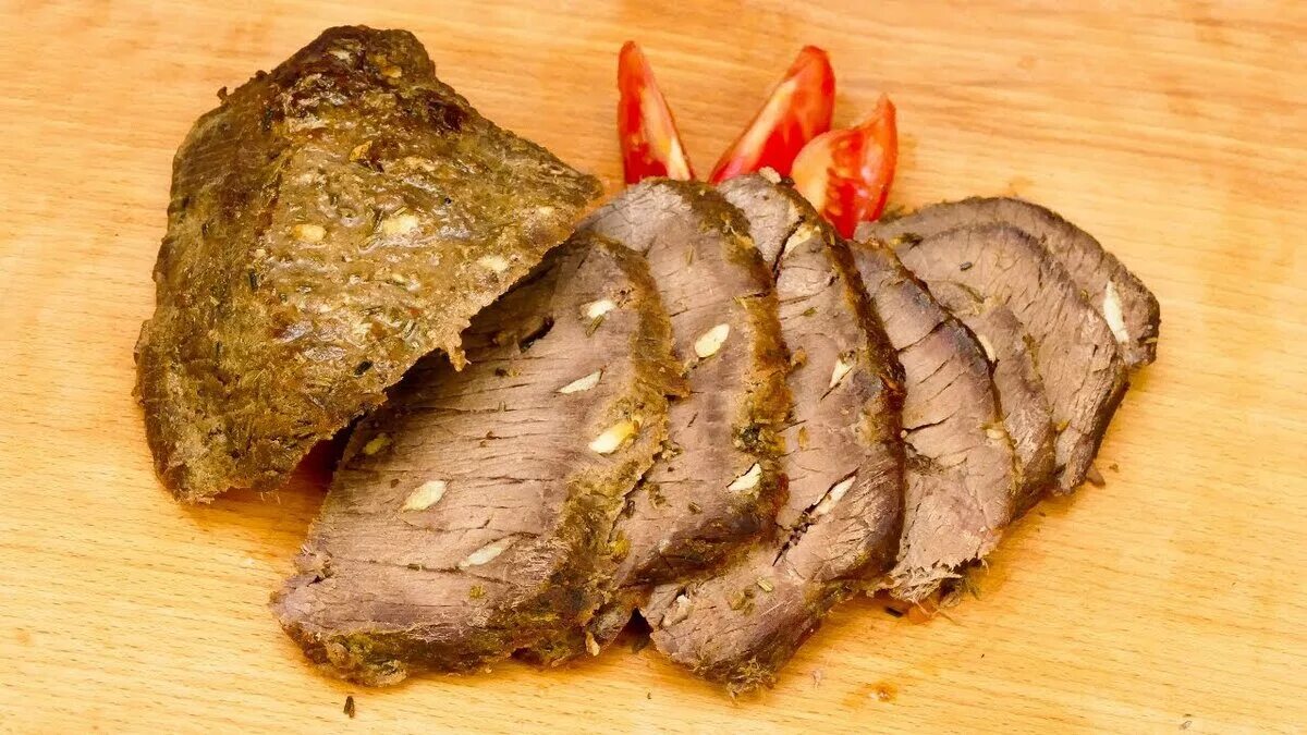 Сколько запекать мясо говядины в духовке. Говядина в рукаве. говядина в рукаве в духовке. говядина запеченная в духовке куском. мясо запеченное в рукаве.