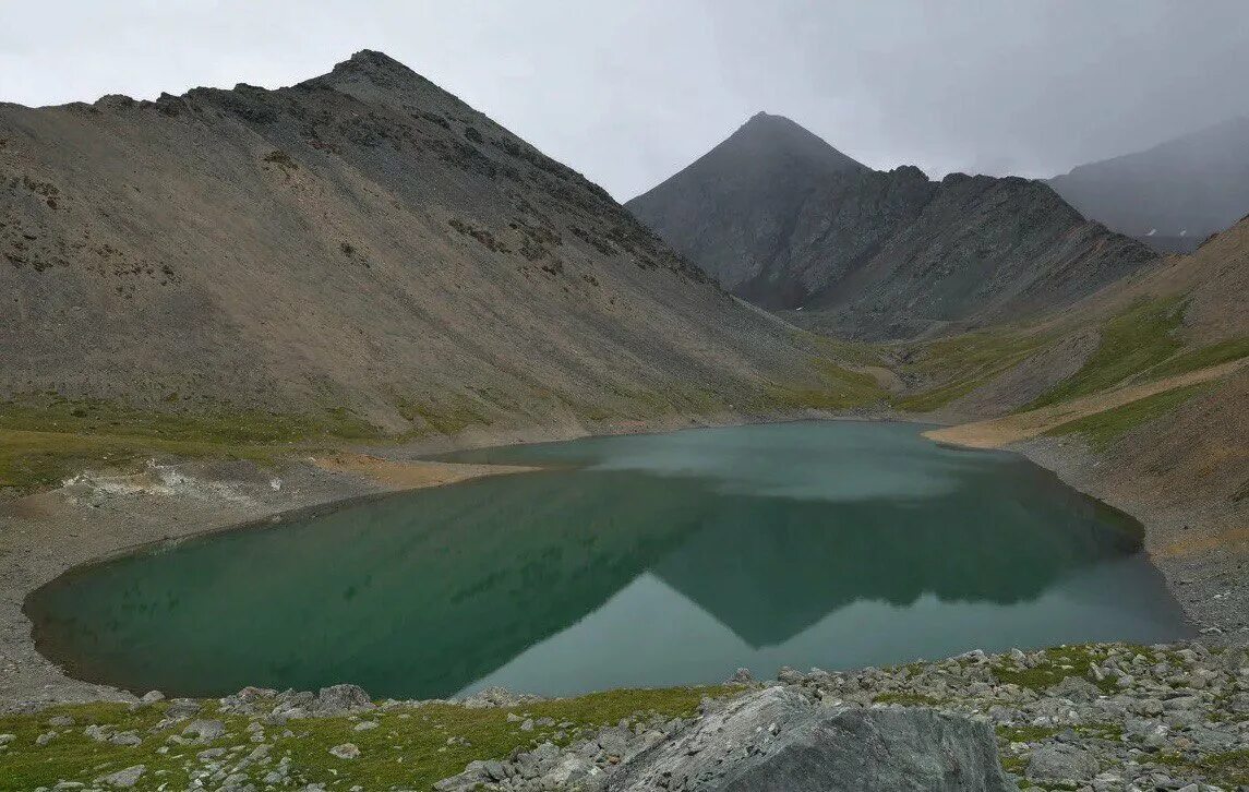Хан алтай, село акташ. Дух акташа. Озеро горных духов акташ. Дух акташа. Поселок акташ горный алтай.
