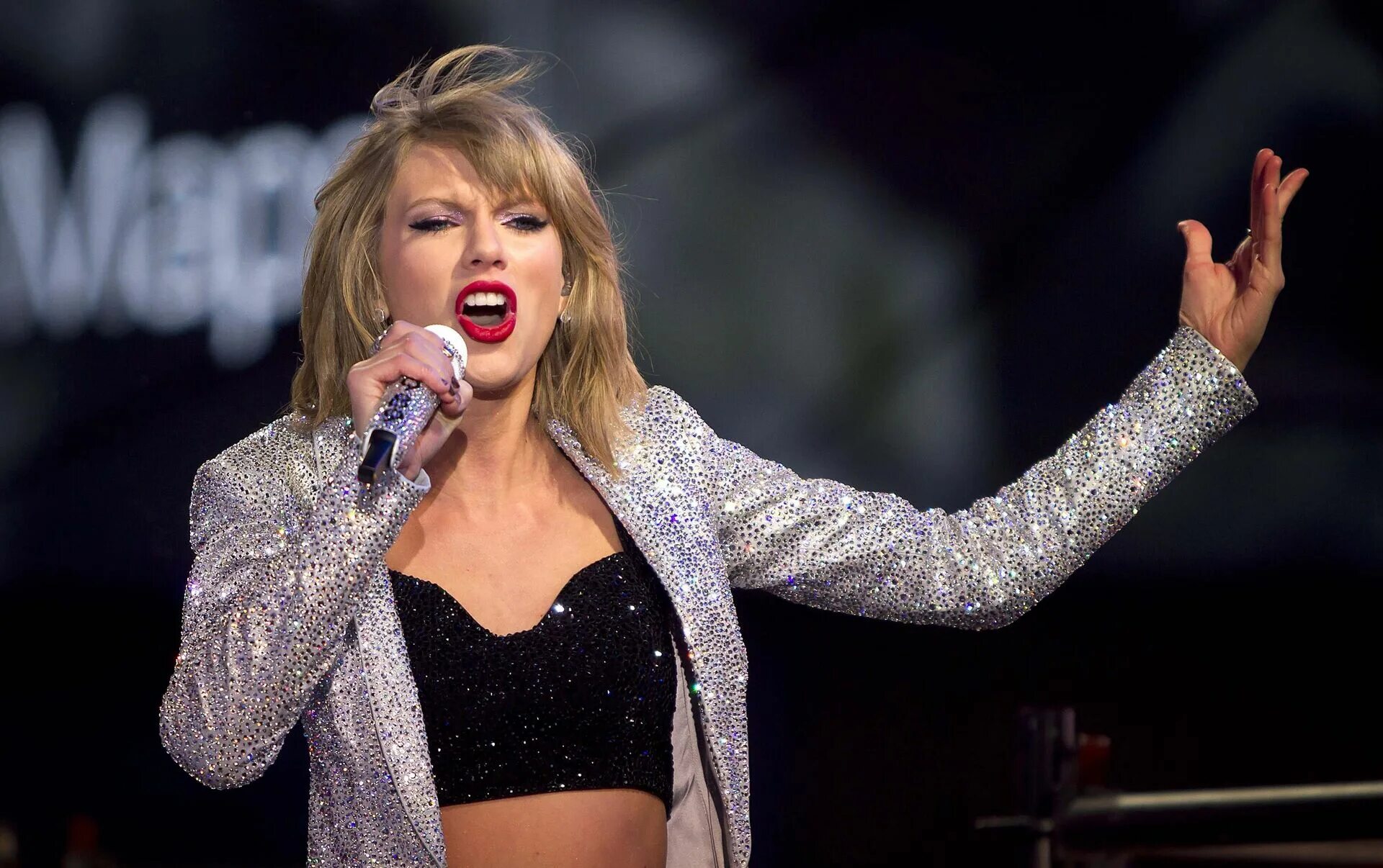 Певица леди гага. Певцы и певицы сша. Halsey фото. Кристина мария агилера. Бритни спирс на сцене.