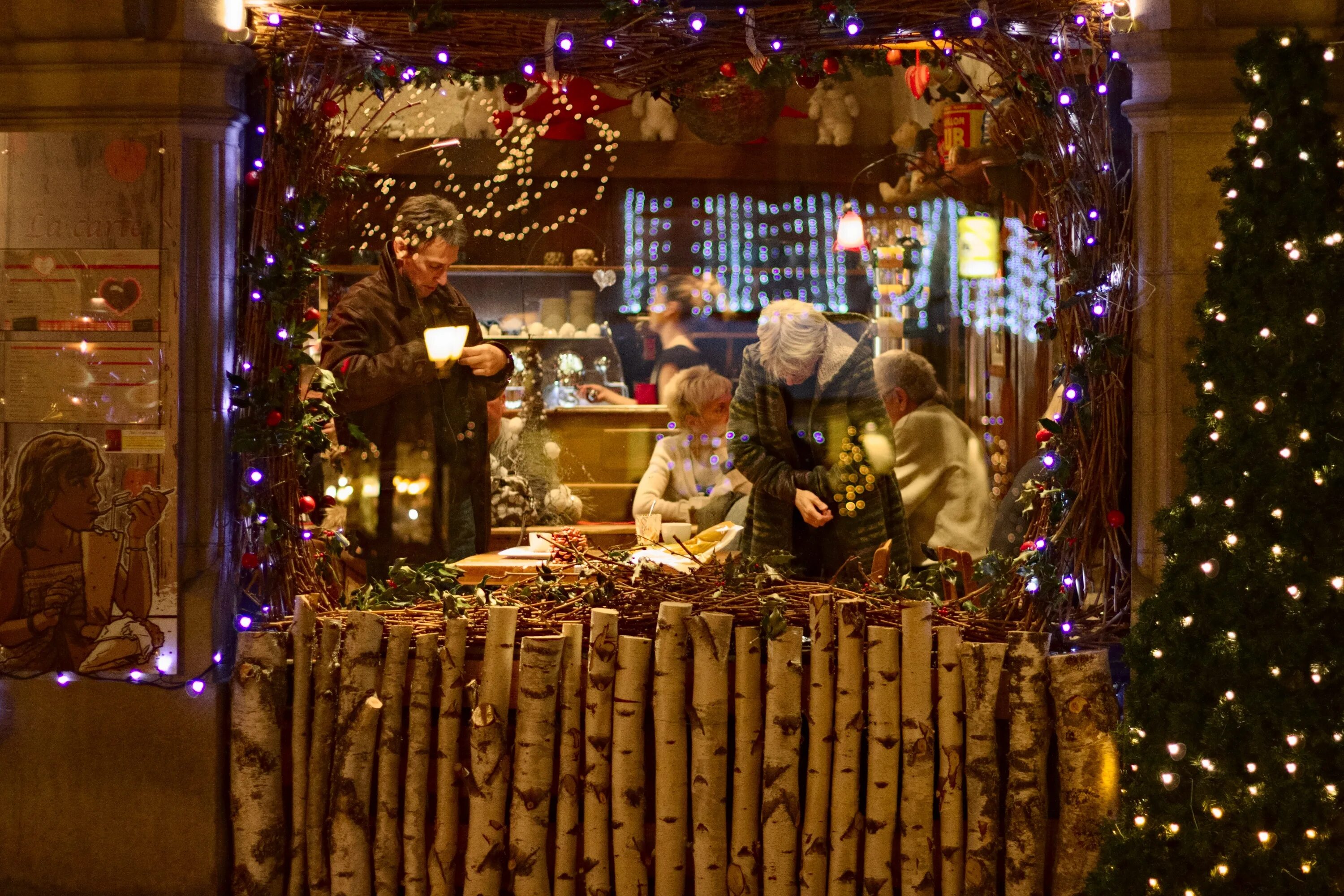 Рождество девы марии в вертеп. Новогодний кремль. Праздник рождества. Москва в рождество семья. Радостный новый год.