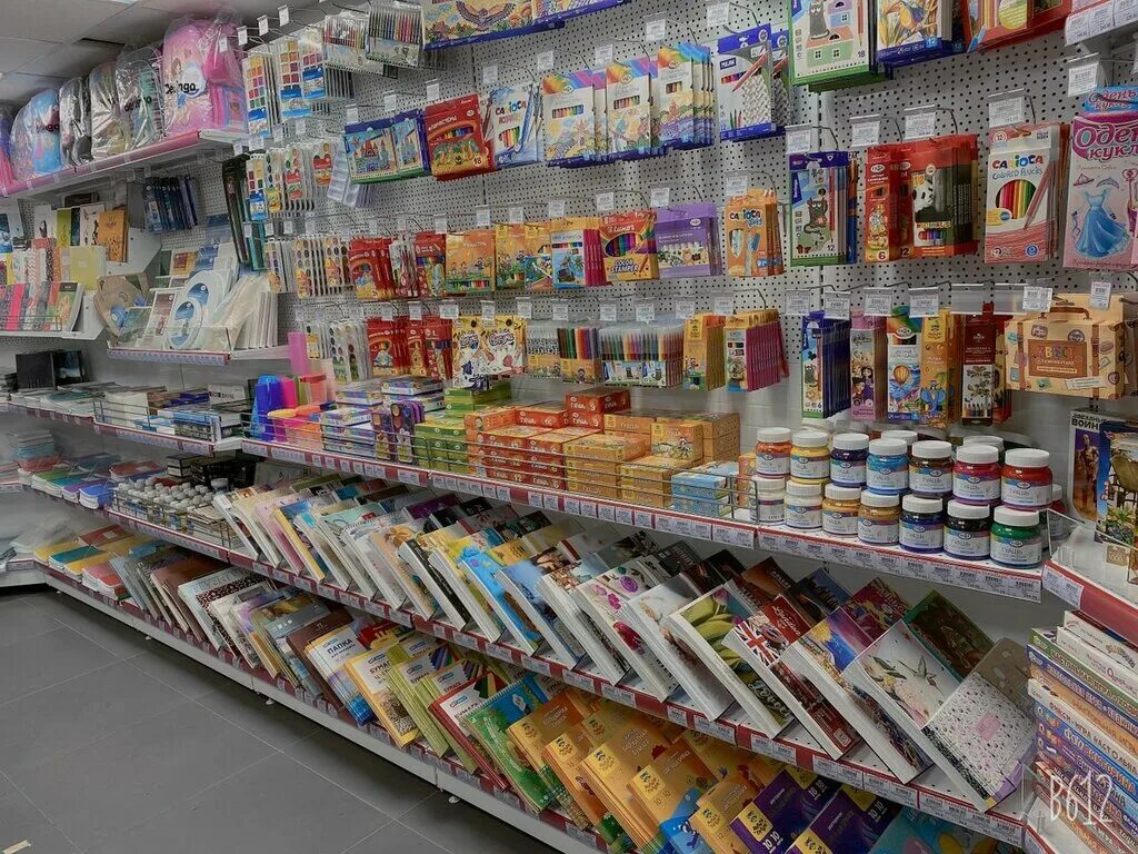 бюро сургут канцтовары. фасад магазина канцтоваров. канцелярские принадлежности выкладка. нефтеюганск 8 микрорайон 12 дом. магазин школьник нефтеюганск 16 мкр.
